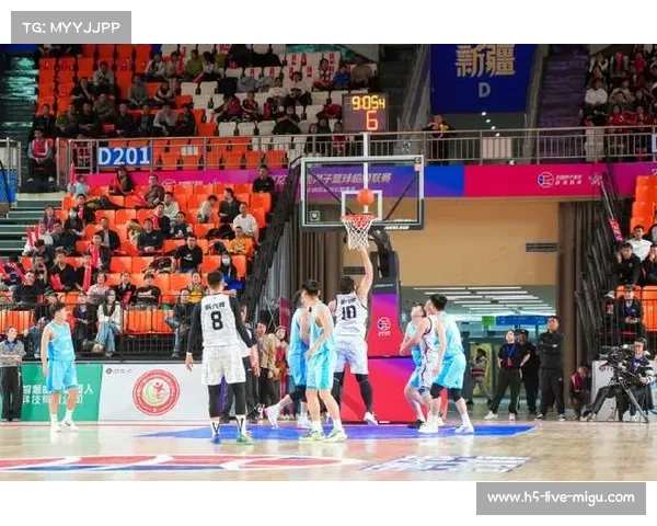 江西城市篮球联赛揭幕战，东道主上饶队迎战抚州队